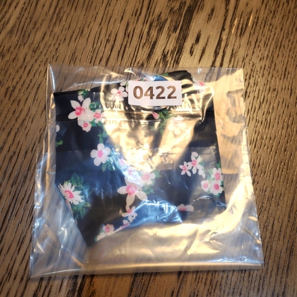 Victoria's Secret No-Show High-Leg Thong Panty - Picture 5 of 5